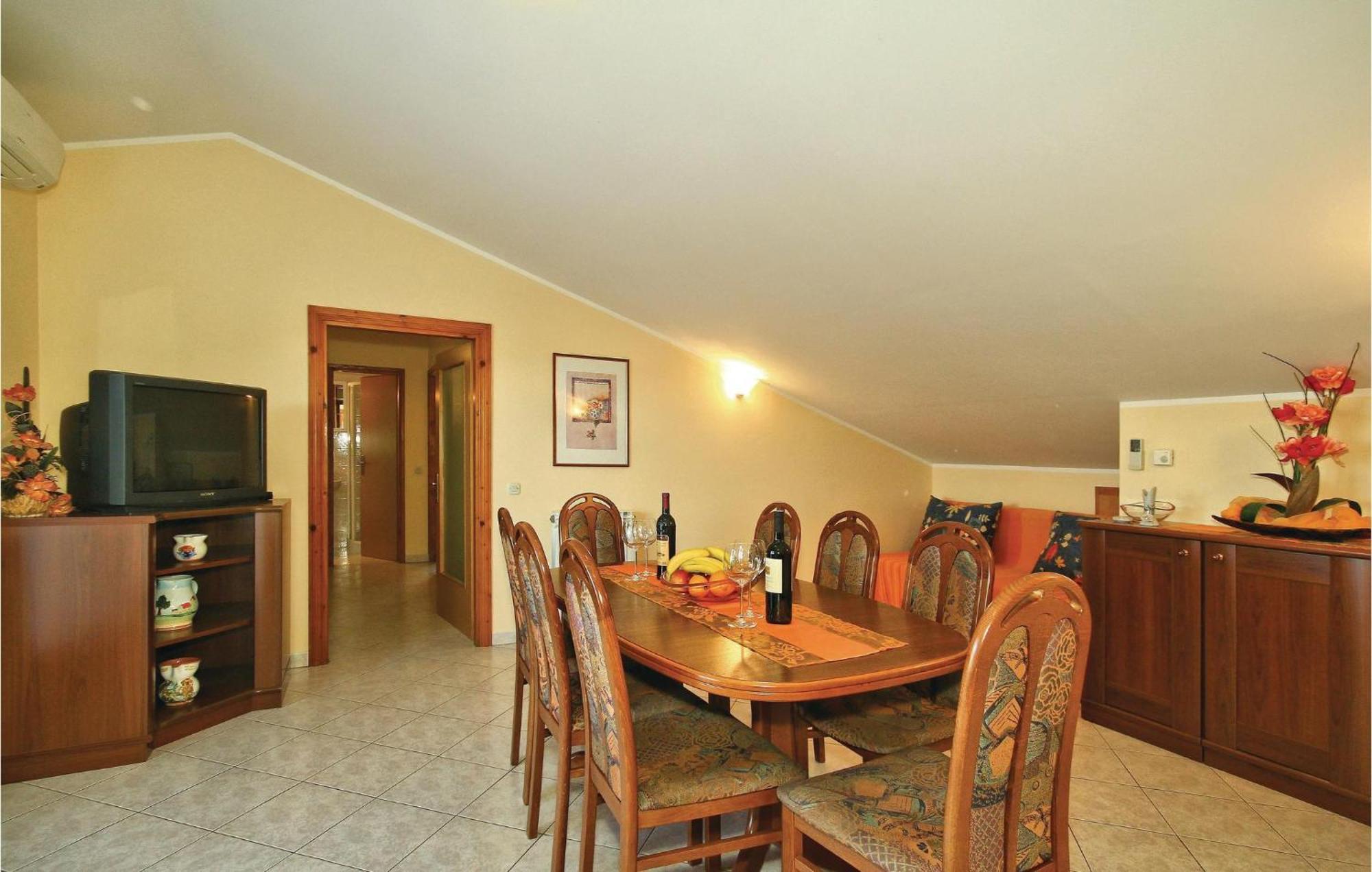 3 Bedroom Gorgeous Apartment In Poreč Eksteriør billede