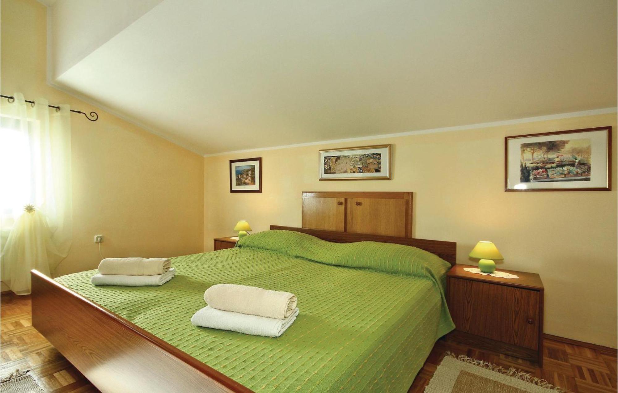 3 Bedroom Gorgeous Apartment In Poreč Eksteriør billede