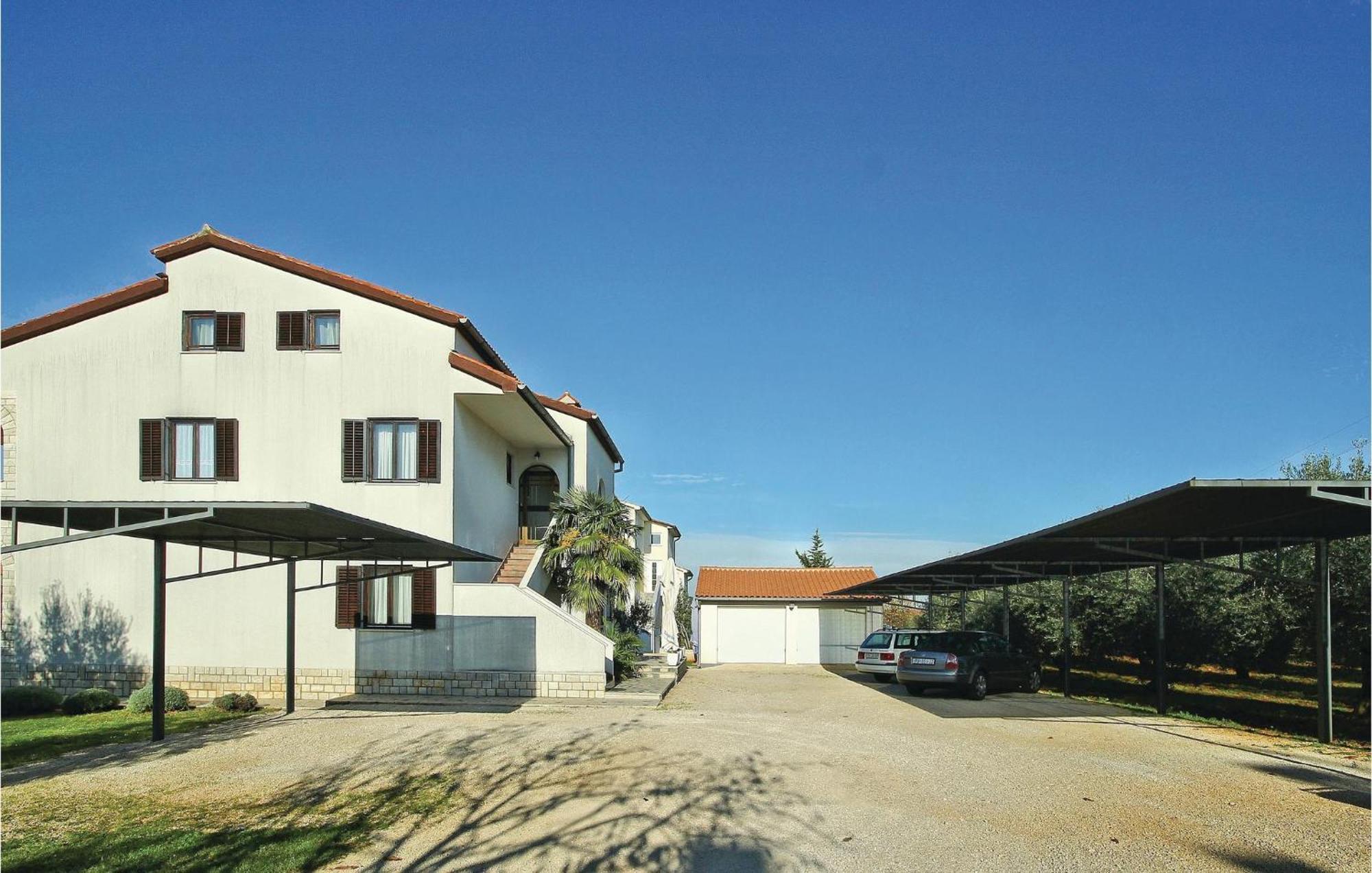 3 Bedroom Gorgeous Apartment In Poreč Eksteriør billede