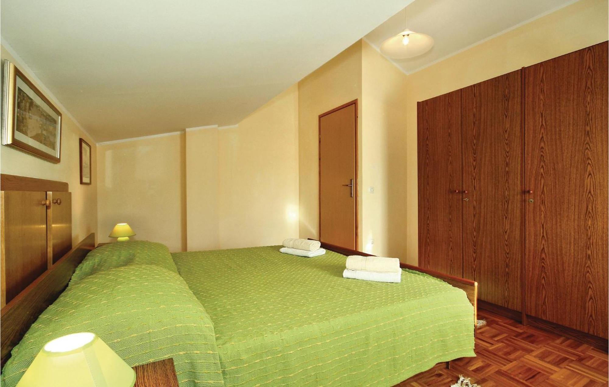 3 Bedroom Gorgeous Apartment In Poreč Eksteriør billede