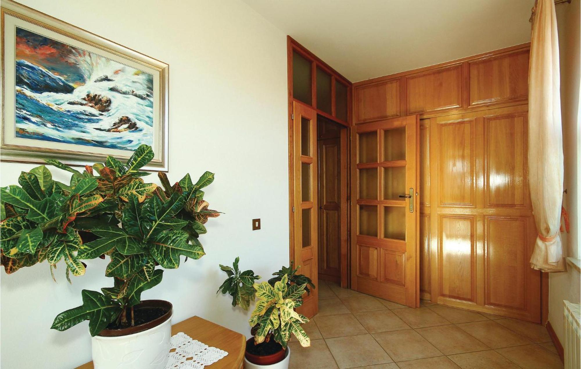 3 Bedroom Gorgeous Apartment In Poreč Eksteriør billede