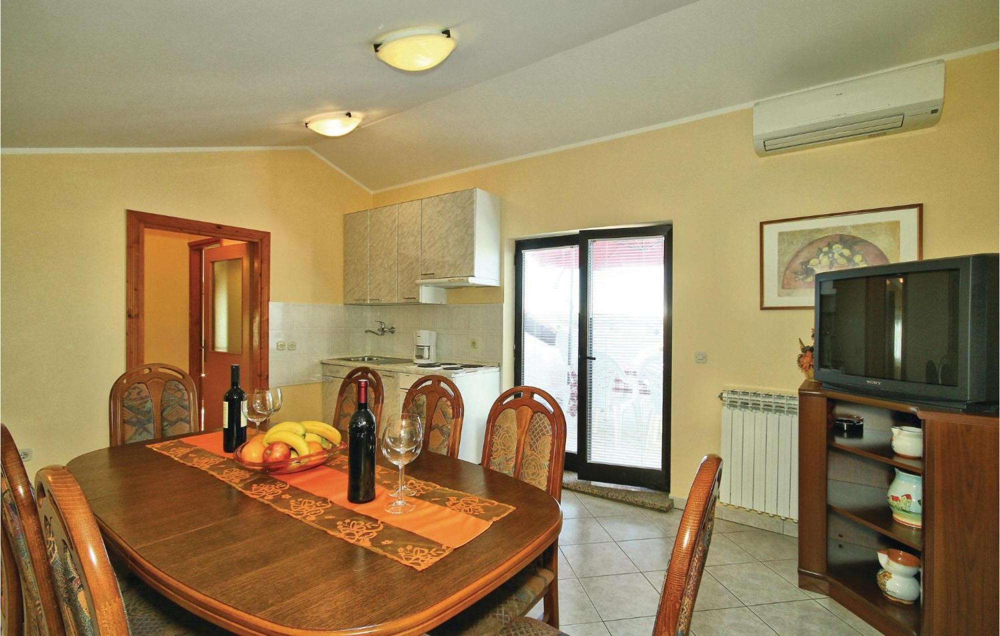 3 Bedroom Gorgeous Apartment In Poreč Eksteriør billede